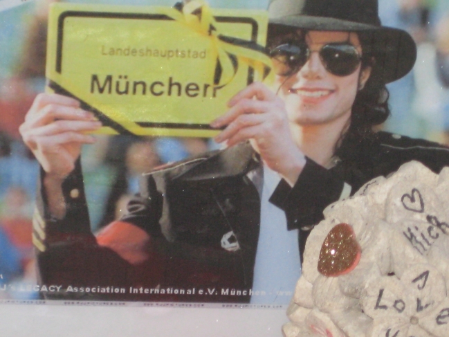 Michael Jackson Schrine vor dem Bayerischen Hof, 