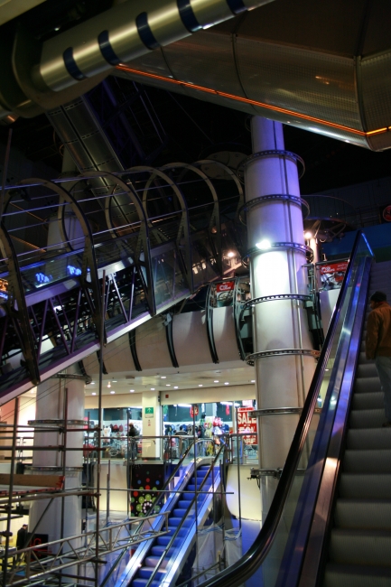 Futuristic escalators inside Trocadero Centre, sadly the upper level is closed, all in all Trocadero is in a declining phase right now