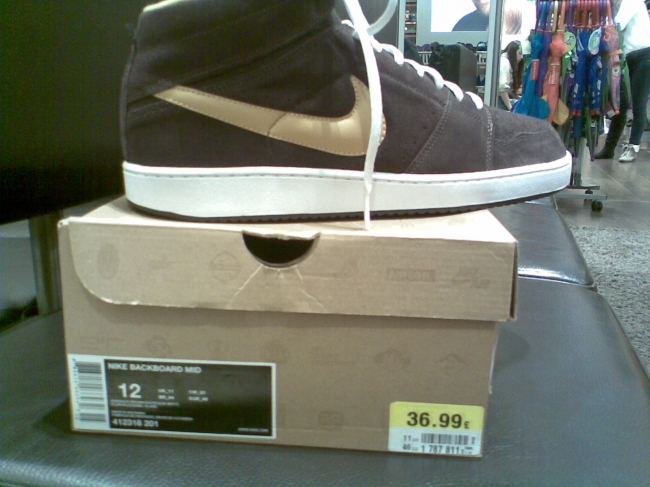 Drk Brown & gold sneakers @ Deichmann Westfield White City Shopping Centre, 