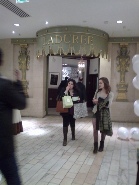 LaDurree @ Harrods, tea time exceptionelle