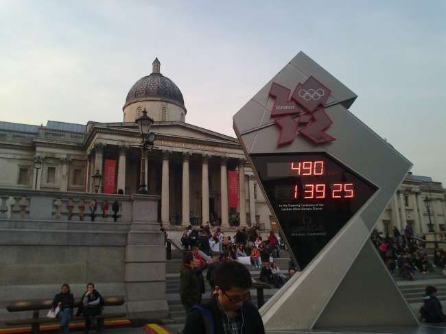 Olympic Countdown @ Trafalgar Square, National Gallery in the background