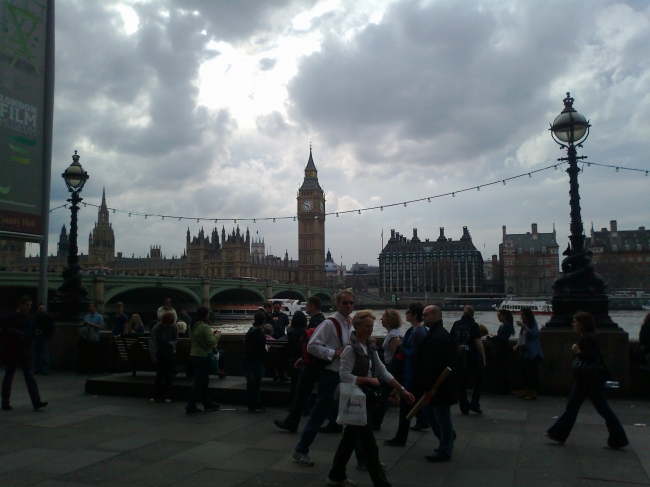 People and Big ben in front of McDonald's Soutbank Westminster, 