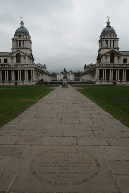 Dedication plague and central buildings Naval College, 