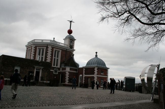 The time ball, built so that sailors from the nearby river thames could synchonise their on-ship chonometres when passing by