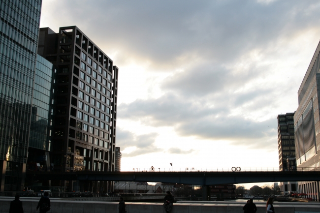 even brighter Sky over Canary Wharf, 