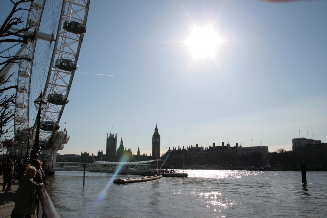 London Eye, people lurking, lens flare, 