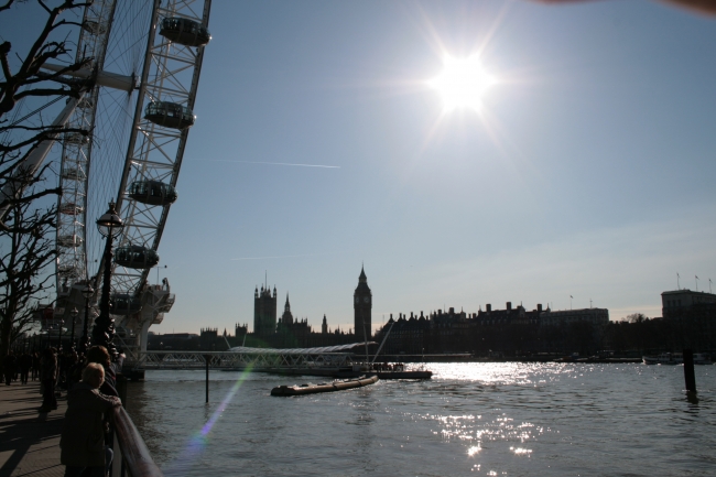 London Eye, people looking, lens flare 2, 