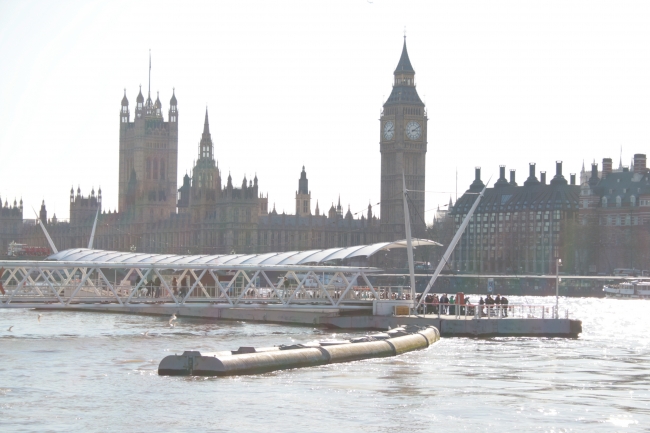 Washed out Parliament and Big Ben, ten past 3