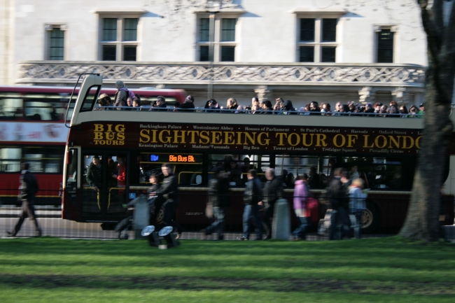 A "Big Bus Tour" bus streaming by, "sightseeing tour of London"