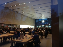 Apple Store crowd