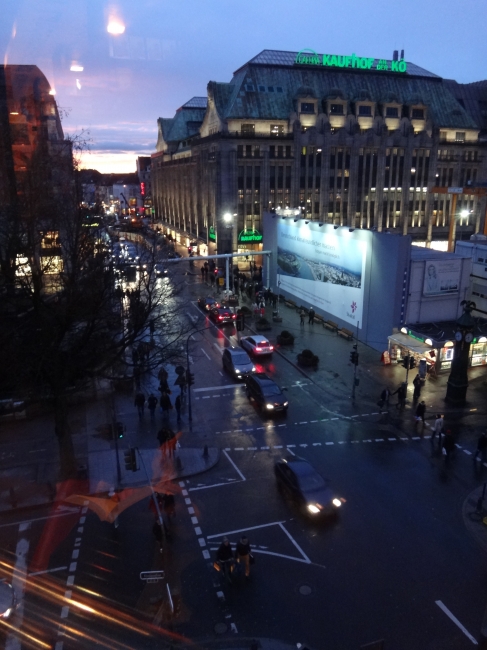 Blick auf Kaufhof Kö und die Endlos-Baustelle, 