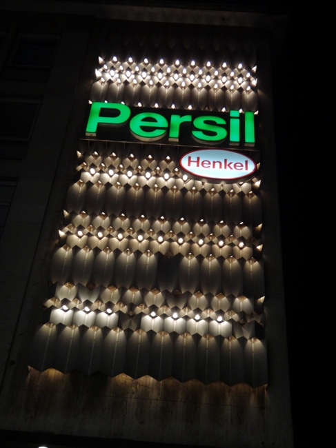 Persil Henkel 60ties Werbung auf der Kö, in Düsseldorf, man muss nur vor Eickhoff nach oben sehen