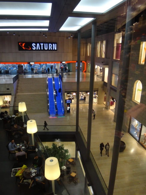 Eingang zu Saturn, Forum Duisburg