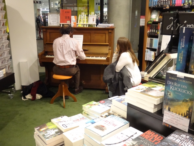 Klavierstunde in der Mayer'schen Buchhandlung, 