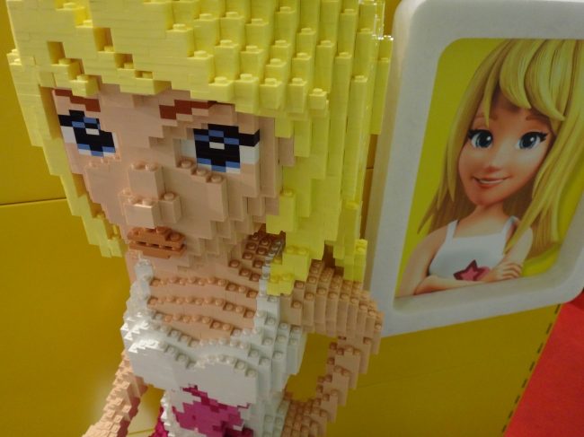 LEGO Friends, Blonde, sind das die Sims?