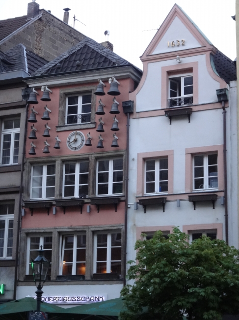 Altes Haus mit Glockenspiel, Altstadt