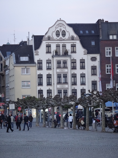 Stadthaus mit Rheinblick, 