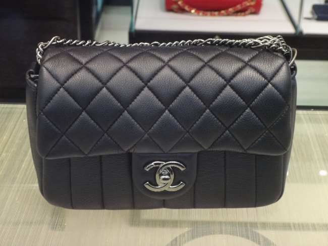 Chanel Handtasche, im Karl Lagerfeld Store Kö