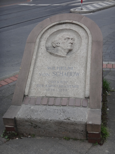 Wilhelm von Schadow Gedenkstein, Direktor der Kunst Akademie, auf der Schadowstraße bei Karstadt / C&A