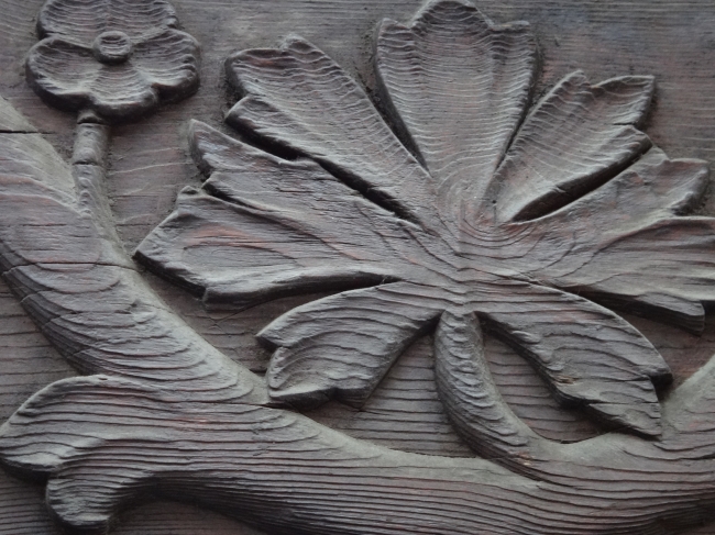 Wood carving, flower and leaf