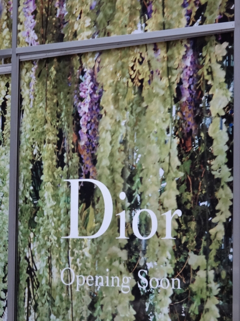 Dior opening soon on Kö Düsseldorf, where former tenant, boutique "Eickhoff", gave up....