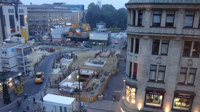 Hohenzollernhaus and Linie 6 construction site, as seen from meyersche; Steigenberger Park-Hotel far back