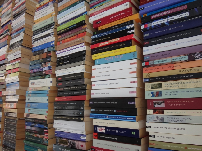 Lots of book backs on Büchermeile, 