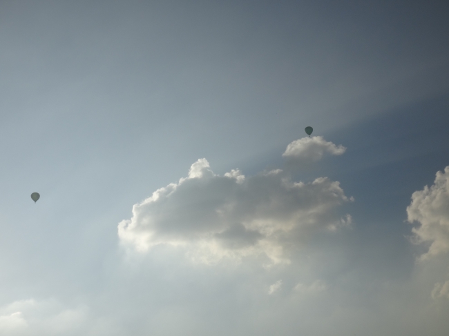 Two balloons and a cloud, 