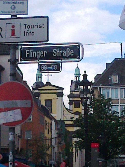 Flinger Straße and a yellow church in the background, 