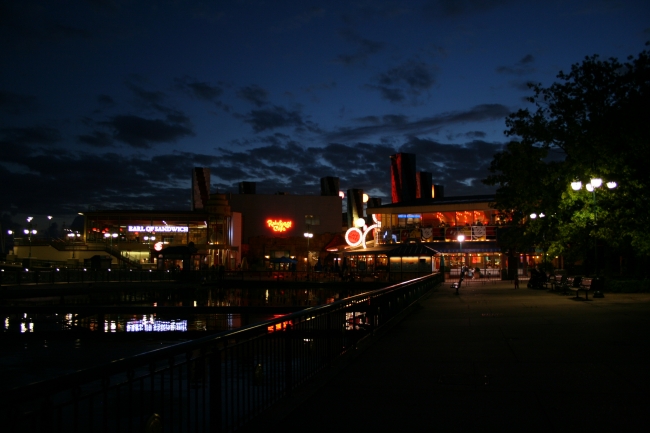 Night time Disney Village, 