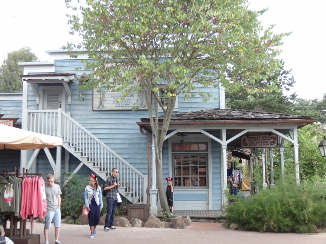 Frontierland building side/rear door and stairs, 