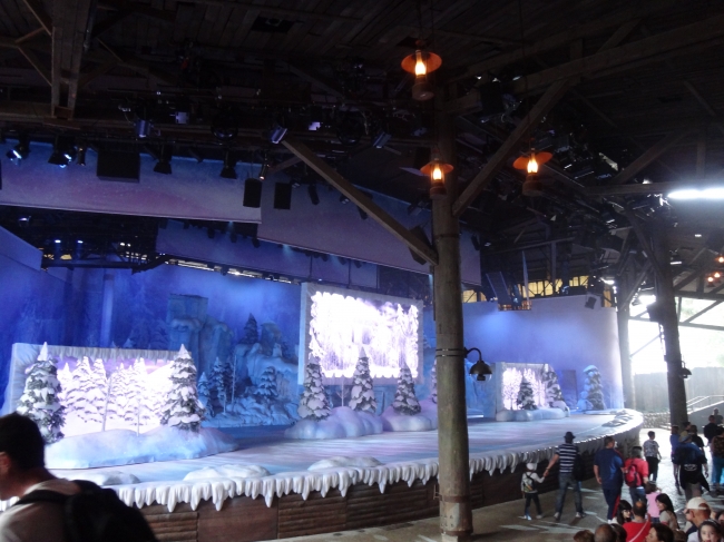 Frozen Sing-A-Long show at the Chapparel Theater, preparations, 