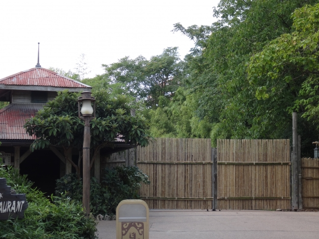 Loo booth styled like Colonel Hathi's Pizza Outpost, and a giant door next to Indiana Jones, 