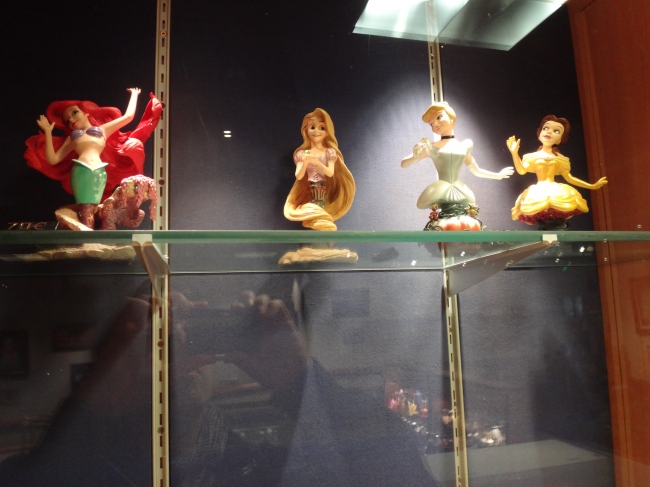 Disney Gallery: tangled figuringe, with Arielle, Belle