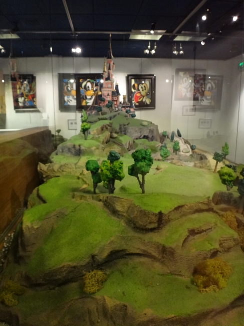 Disney Gallery: enchanted castle model, 