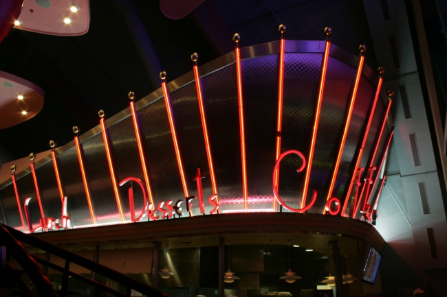 Annette's Diner: counter decoration, 