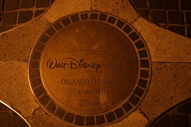 Disney Village compass: WDW Florida, 7272km, 