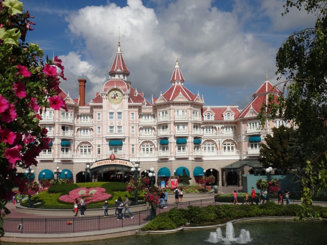 Disneyland Hotel, 