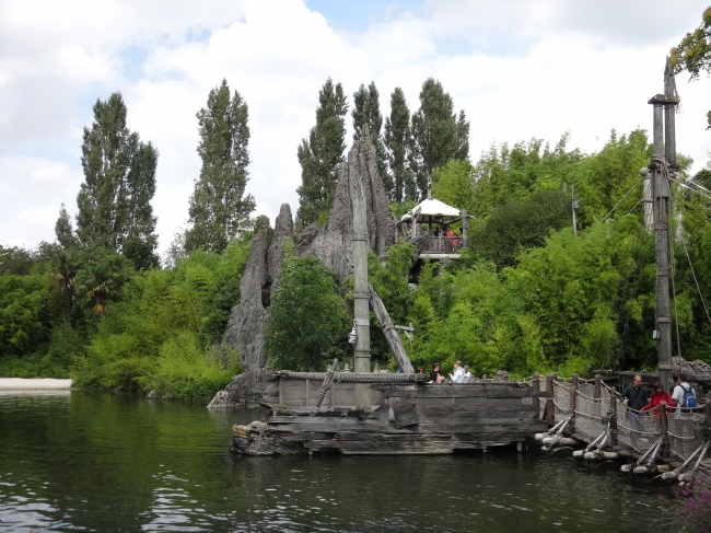 The wobbly bridge at skull island, with the lookput above and the shipwrek mast