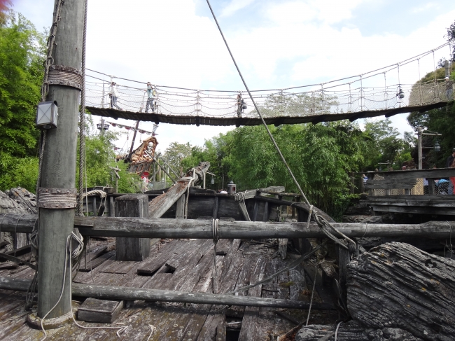Shipwrek below the suspension bridge at skull island, Captain Hook's galley far behind
