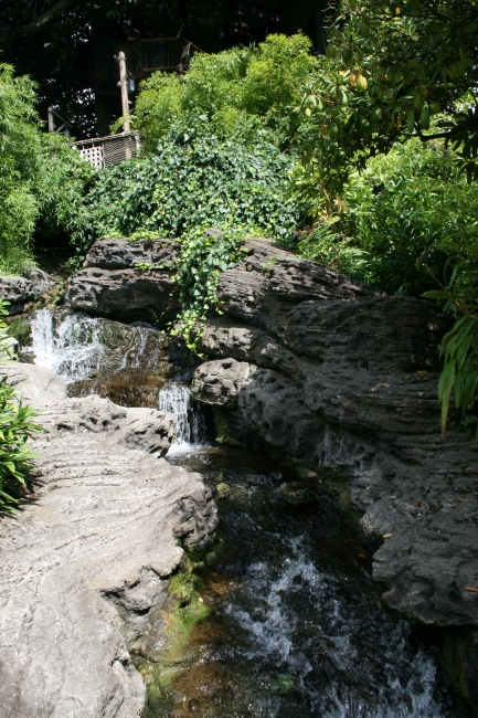 Another waterfall at the base of La Cabane des Robinson, 