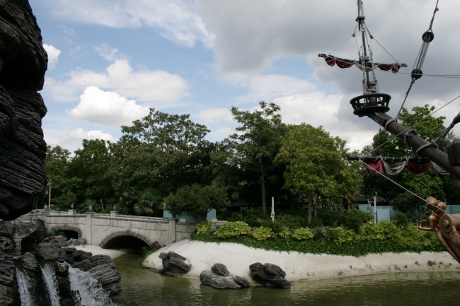 Jolly Roger, looking towards Pirates of the Caribbean's cueing area bridge, 