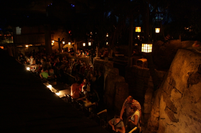 Inside Pirates of the Caribbean 2, cueing area