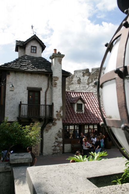 Town place detail in front of Le Coffre du Capitaine, Pirates of the Caribbean gift-shop / exit