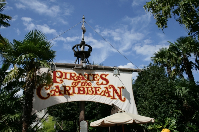 Pirates of the Caribbean mast/sail signage, 