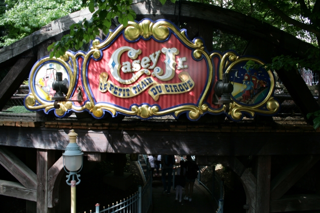Casey Jr. signage, le petit train du cirque, underpassage