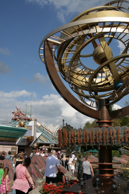 Discoveryland sign, looking into Discoveryland, 