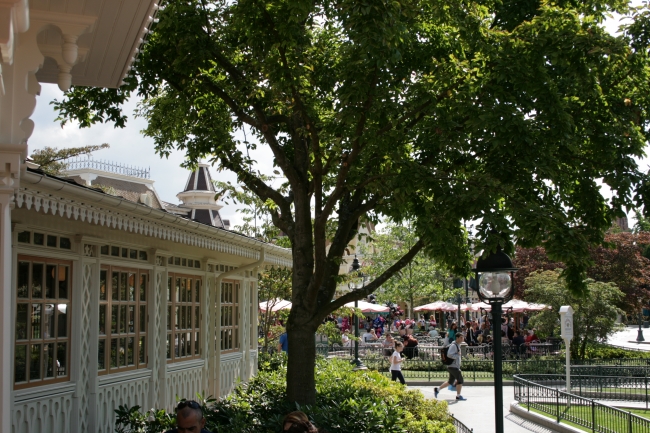 Plaza Garden restaurant, looking south, umbrellas of Victoria's Kitchen in background