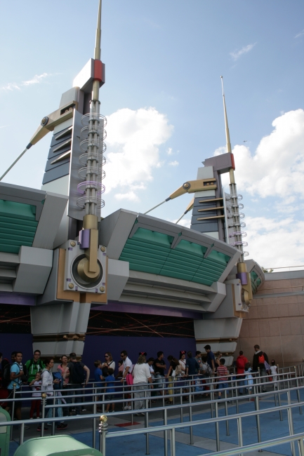 Queue to Buzz Lightyear Laser Blast, roof detail