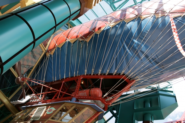 Nose of the Airship, at the Cafe Hyperion